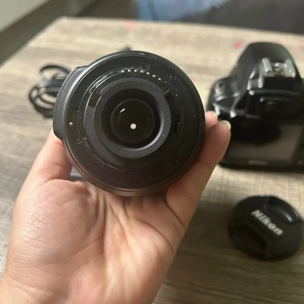 Nikon D60 DSLR Camera w/ AF-S DX 55-200mm VR Lens Charger and Battery Tested